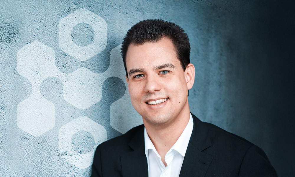 Martin Kohn mit Hintergrund